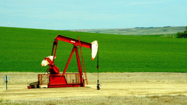 an illustration of an oil well in a field.